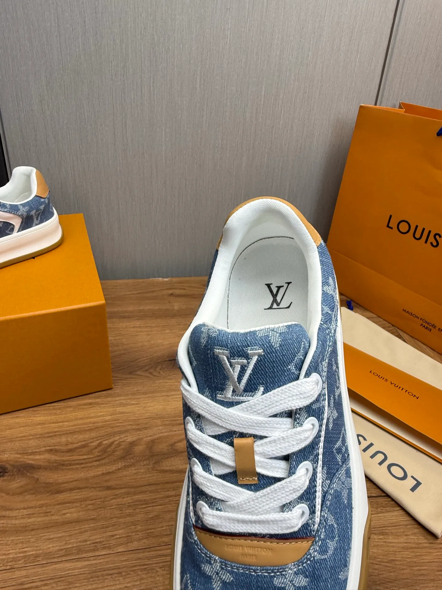 Men's shoes 620💰 Lv. Top purchasing agent🇮🇹 Louis Vuitton, sports sneakers counter synchronization, uppers imported from Italy, high-quality splicing and complex handicrafts, imported mesh pads are soft and comfortable, soles: original factory special soles, TPU exclusive movable molded soles super comfortable, original factory single goods, 🔍🔍high quality, you can enter and exit the counter at will, welcome to compare, code number 38-44 (customized 38.45)